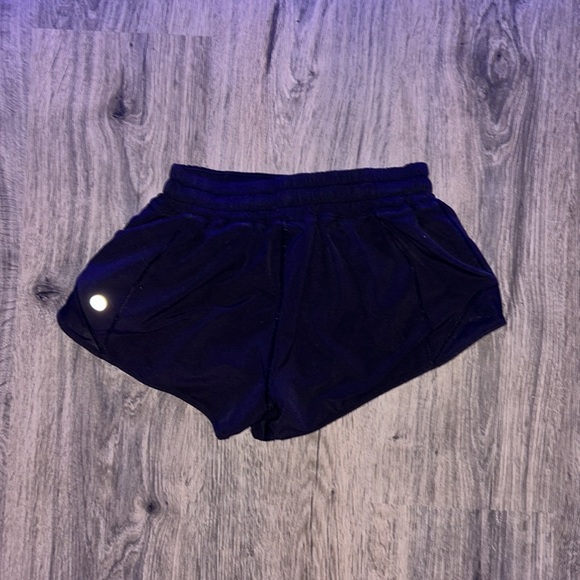 lululemon black hotty hot shorts - Picture 2 of 3